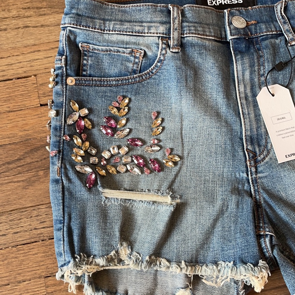 Express embellished distressed shortie size 8 - Picture 2 of 5